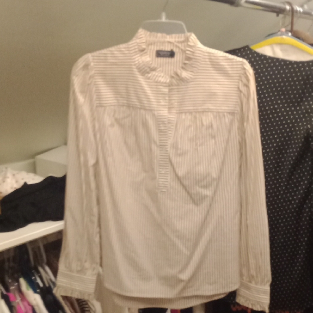 Vineyard Vines Cream Striped Button Down Shirt Medium